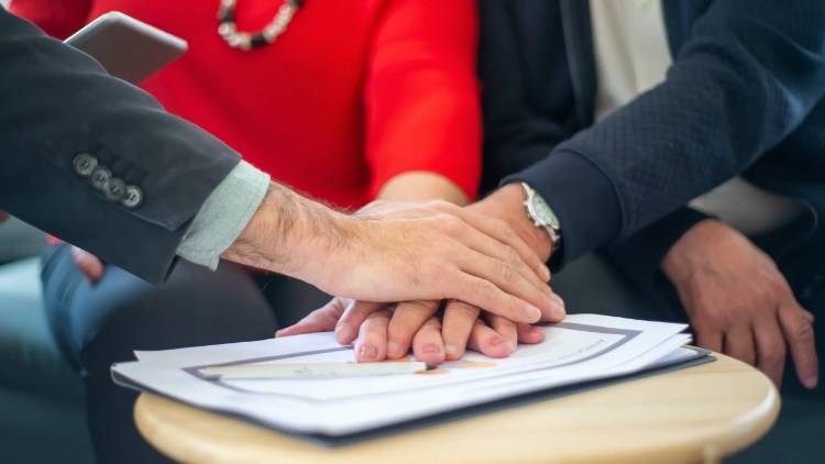 Available in many areas pros and cons of multiplan insurance