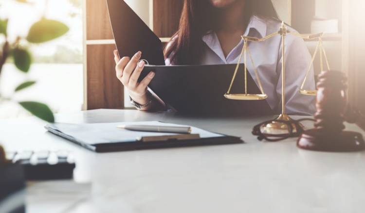 How Do Lawyers Charge to Prepare Legal Documents?